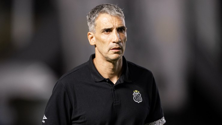 Santos é derrotado pelo Athletico-PR e segue em momento delicado