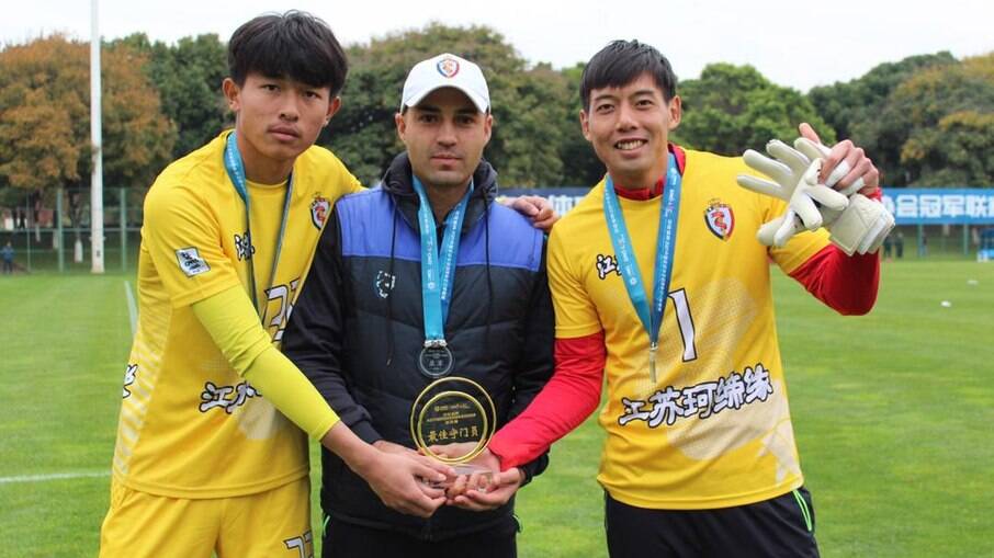 Goleiros chineses, treinados pelo guarulhense, foram destaques na competição. Goleiros chineses, treinados pelo guarulhense, foram destaques na competição.