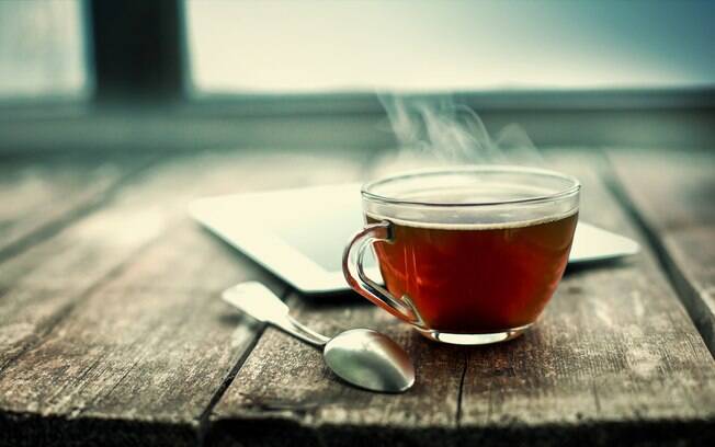 O chá é um aliado do emagrecimento! Tomar uma xícara antes de dormir potencializa a queima de gordura e relaxa o corpo