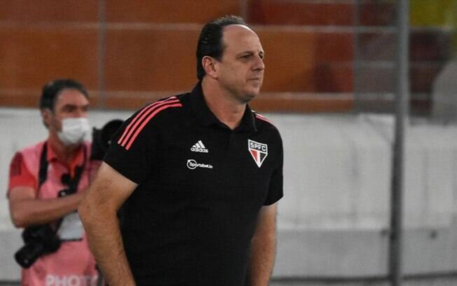 Rogério Ceni elogia segundo tempo do São Paulo: 'Contente com o resultado' Rogério Ceni elogia segundo tempo do São Paulo: 'Contente com o resultado'
