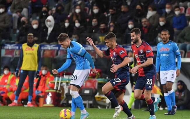 Napoli empata com o Cagliari fora de casa e desperdiça chance de assumir a liderança do Campeonato Italiano