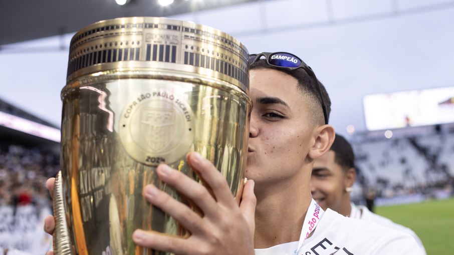 Luiz Gustavo Bahia foi campeão da Copinha pelo Corinthians