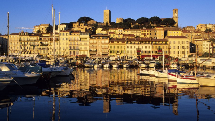 Vista do Porto Velho de Cannes ao entardecer