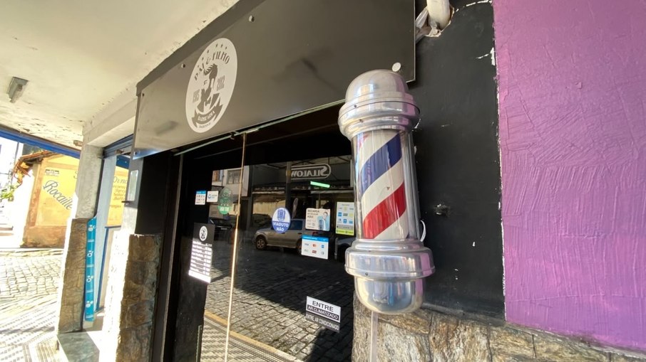 Barber Pole: a história sangrenta do poste listrado das barbearias Barber Pole: a história sangrenta do poste listrado das barbearias