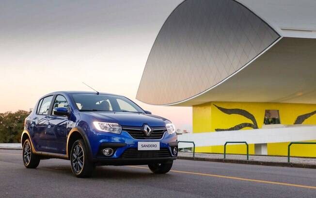 Renault Sandero da linha 2020 ganha frente renovada que inclui filetes de LED nos faróis entre as mudanças