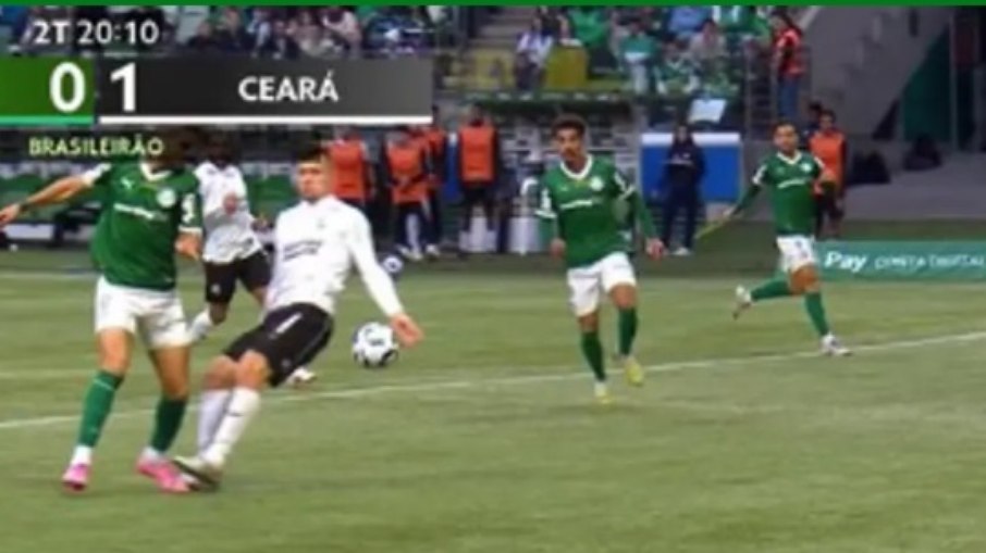 Polêmico pênalti para o Palmeiras contra o Ceará em 2025