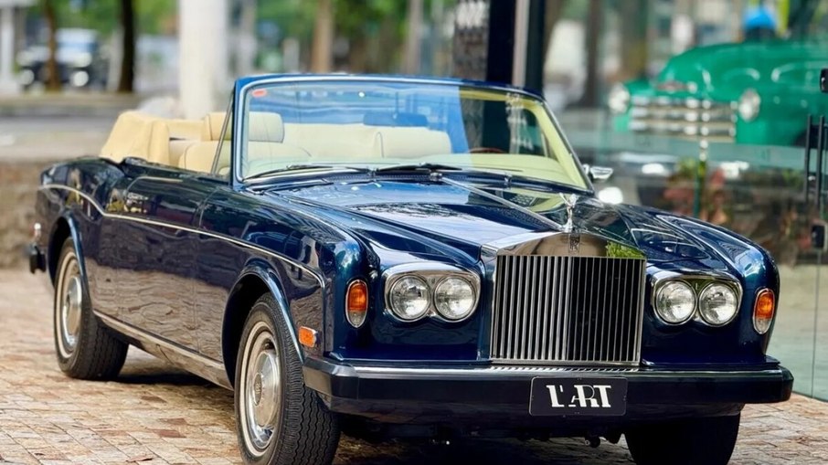Rolls-Royce Corniche 1980 aparece no leilão com lance inicial de R$ 930 mil.