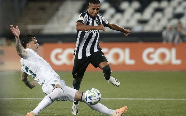 Victor Sá será a novidade no ataque do Botafogo para duelo contra o Palmeiras