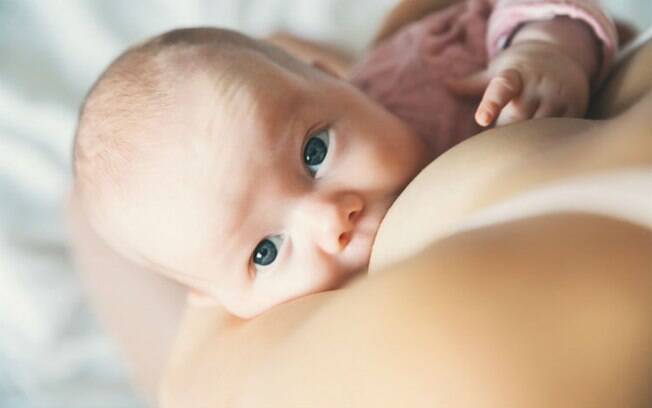 Na amamentação cruzada, mesmo que não sejam transmitidas doenças, o leite de outra mulher pode prejudicar o bebê