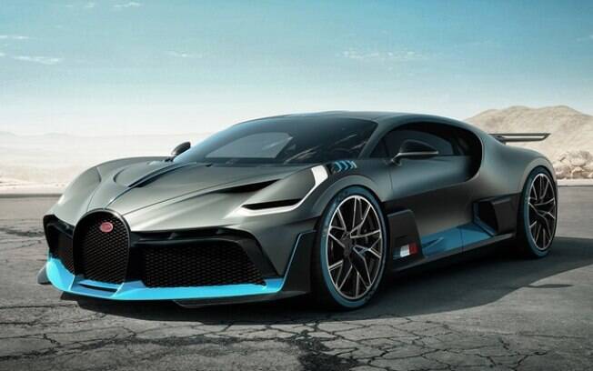 Bugatti Divo: as lanternas acima do capô dão uma característica mais exclusiva ao supercarro francês
