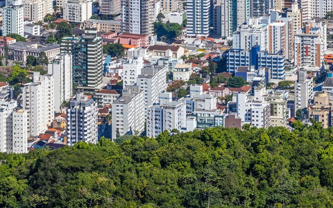 Dois mundos, o mesmo balanço: o que aprendi entre licenças ambientais e M