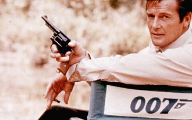 Morre Roger Moore, que interpretou o agente James Bond em sete filmes da franquia 
