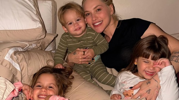 Virginia reaparece após término com Vini Jr. e mostra momento com o filho
