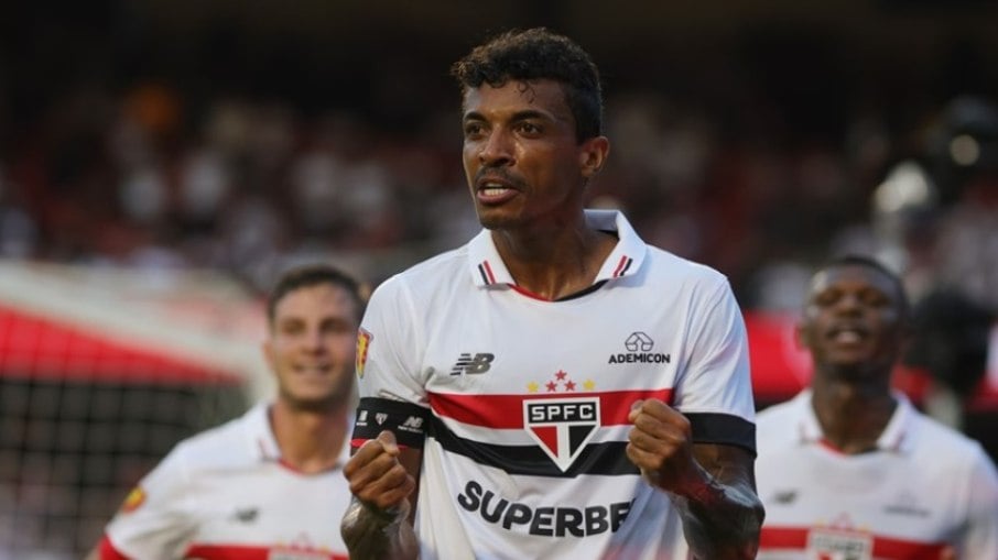 Luiz Gustavo já marcou dois gols com a camisa do São Paulo