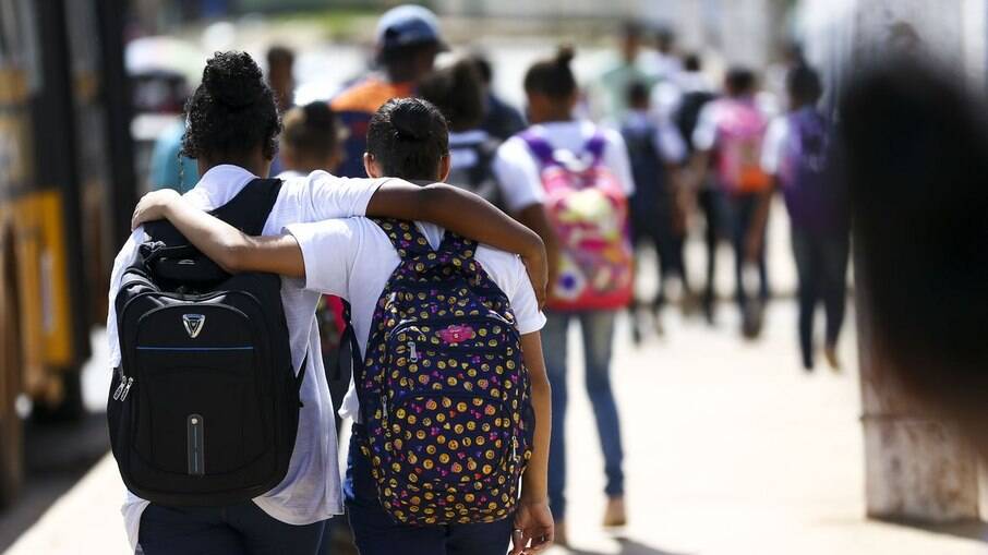 Sindicato diz que 49 escolas do Rio de Janeiro estão abertas com casos de Covid-19