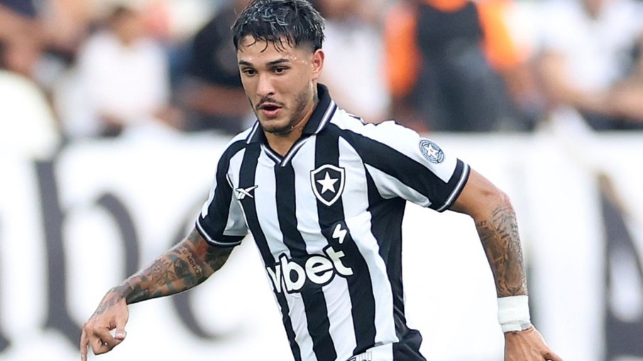 Mateo Ponte, destaque na lateral do Botafogo