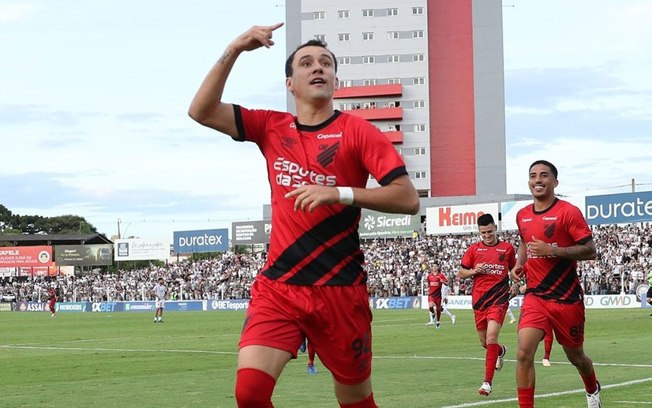 Athletico vence o Operário de virada e larga na frente pela vaga na final do Paranaense