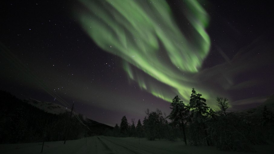 Aurora boreal no céu