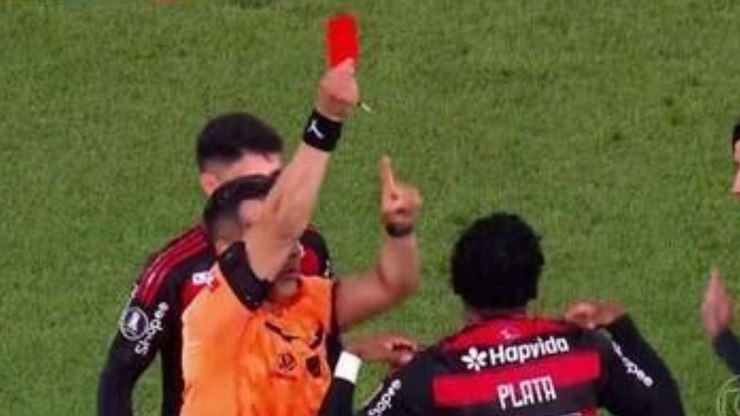 "Absurdo": jornalistas detonam expulsão de Plata contra o Racing