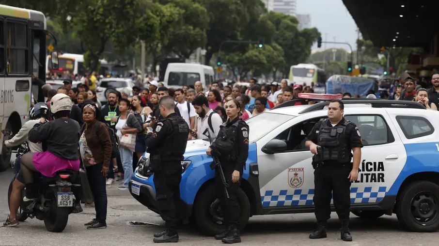 Policiais militares em região da zona Norte do Rio