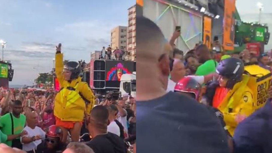 Claudia Leitte chega de moto na multidão do Carnaval de Salvador