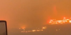 Incêndio florestal força 20 mil pessoas a deixarem suas casas