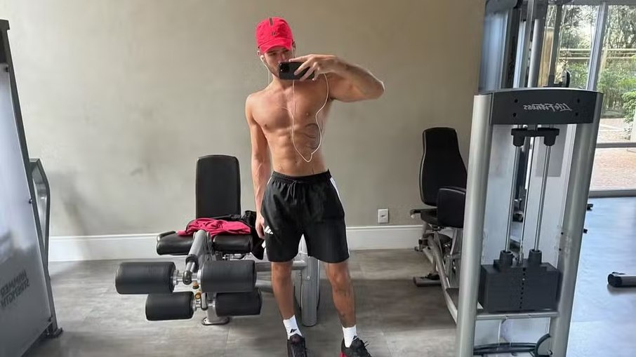 João Guilherme exibe corpo malhado em dump no Instagram João Guilherme exibe corpo malhado em dump no Instagram