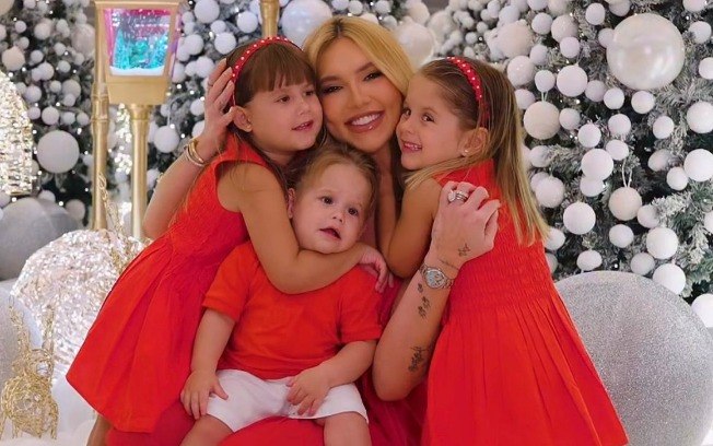 Virginia compartilhou registros da luxuosa decoração de Natal