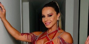 30 anos depois: Viviane Araujo posta antes e depois no Carnaval