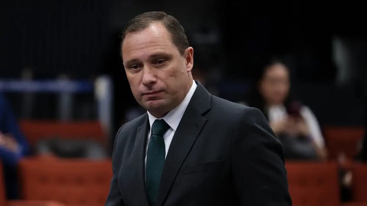 Após pedido, Mauro Cid passa para à reserva do Exército