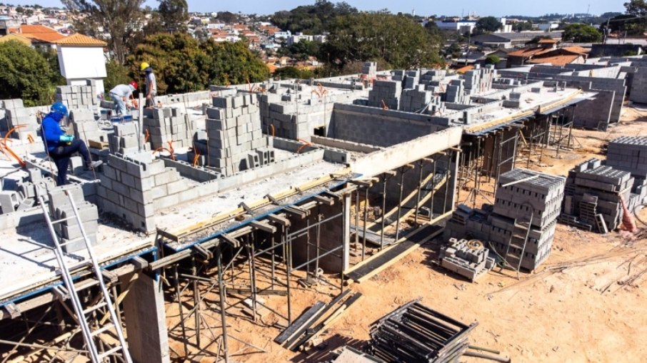 Novos apartamentos de moradia popular estão sendo construídos na cidade