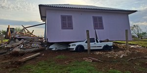 SC: 16 cidades registram estragos causados por chuvas e tornado