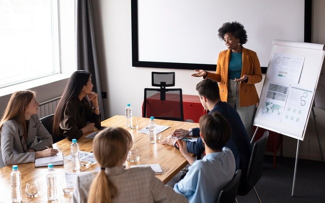 Pesquisa destaca tendências de Educação Corporativa em 2025 Pesquisa destaca tendências de Educação Corporativa em 2025
