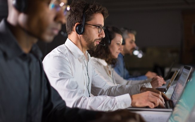 Empresas adotam SAC bilíngue para atender mercado global Empresas adotam SAC bilíngue para atender mercado global