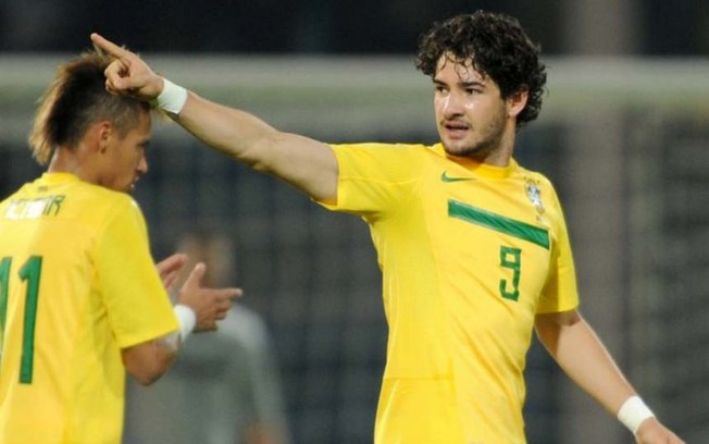 'Acredito que posso ir para a Copa do Mundo', diz Alexandre Pato