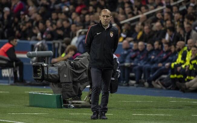 Leonardo Jardim, treinador do Monaco, pensativo após derrota para o PSG