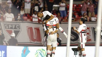 S%C3%A3o%20Paulo%20quita%20d%C3%ADvida%20por%20atacante%20e%20evita%20transfer%20ban