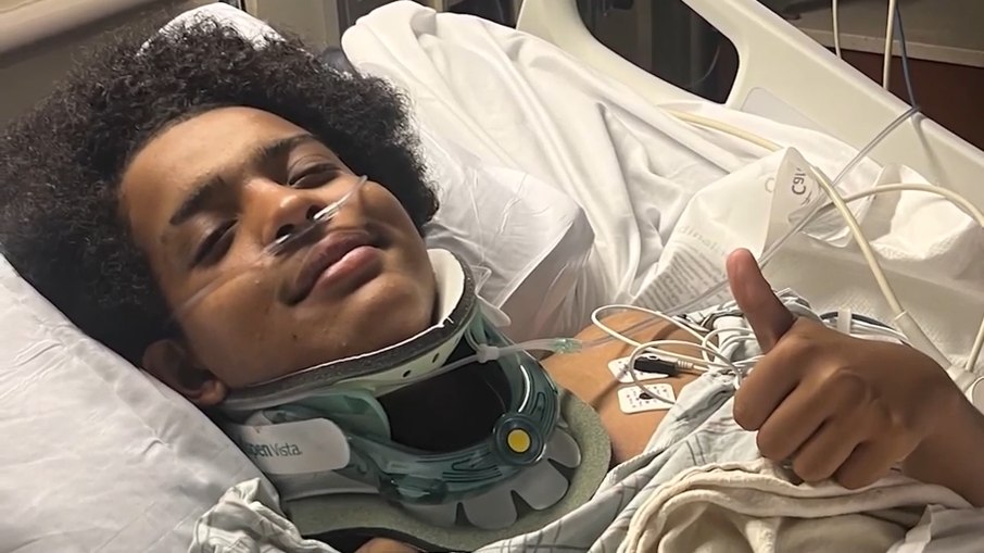 Yassin Khalifa, de 15 anos, sobreviveu após ser atingido por raio Yassin Khalifa, de 15 anos, sobreviveu após ser atingido por raio