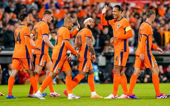 Holanda aplica goleada contra a Islândia e encerra sua preparação para a Eurocopa com bom futebol