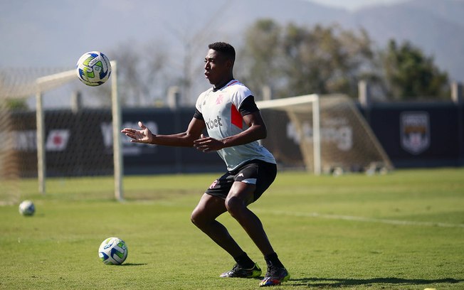 Quem é o capitão? Medel e Léo disputam braçadeira na era Ramón Díaz