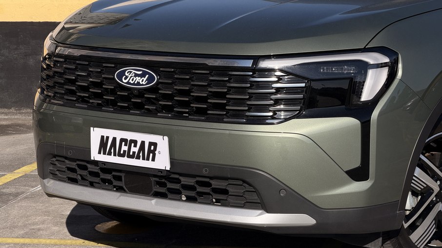 Nova dianteira do Ford Territory Titanium 2026 reforça a proposta mais premium do SUV médio