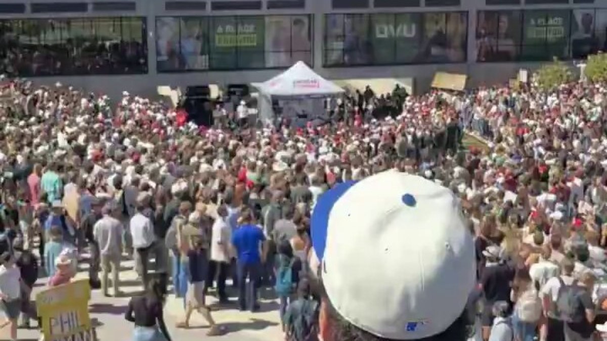 Multidão acompanhava discurso de Charlie Kirk quando ele foi baleado Multidão acompanhava discurso de Charlie Kirk quando ele foi baleado