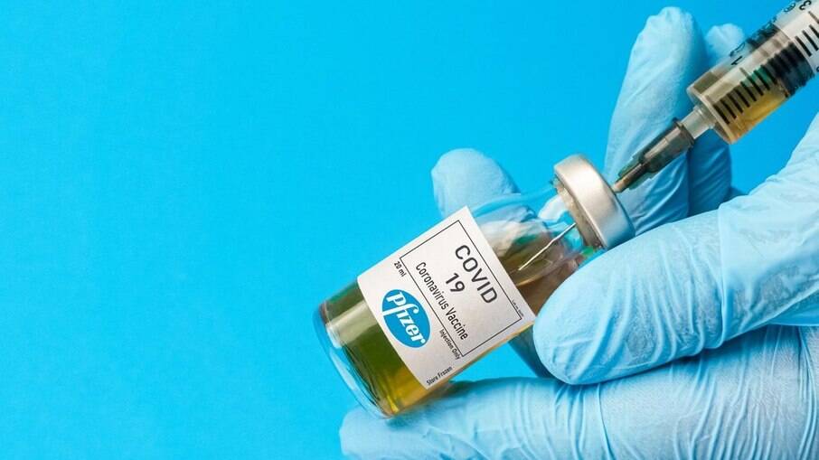 Vacina da Pfizer gera menos anticorpos contra variante indiana, diz estudo