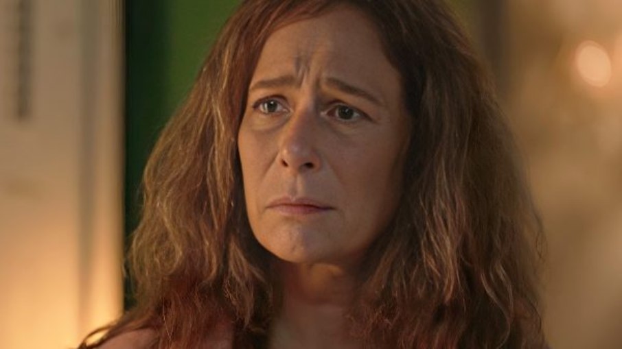 Andréa Beltrão como Zefa em 'No Rancho Fundo'