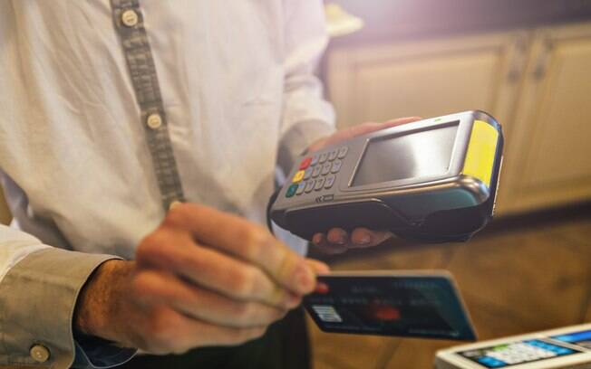 Lojistas não podem exigir um valor mínimo para que o consumidor use o cartão de crédito como forma de pagamento