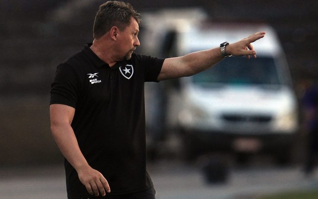 Fábio Matias valoriza a base em vitória do Botafogo: “Olha quantos meninos jogaram, isso vale muito”