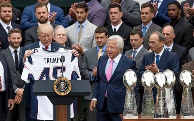 Donald Trump com a camisa do Patriots
