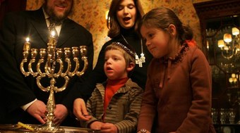 Chanuc%C3%A1%2C%20a%20tradicional%20festa%20judaica%20das%20luzes