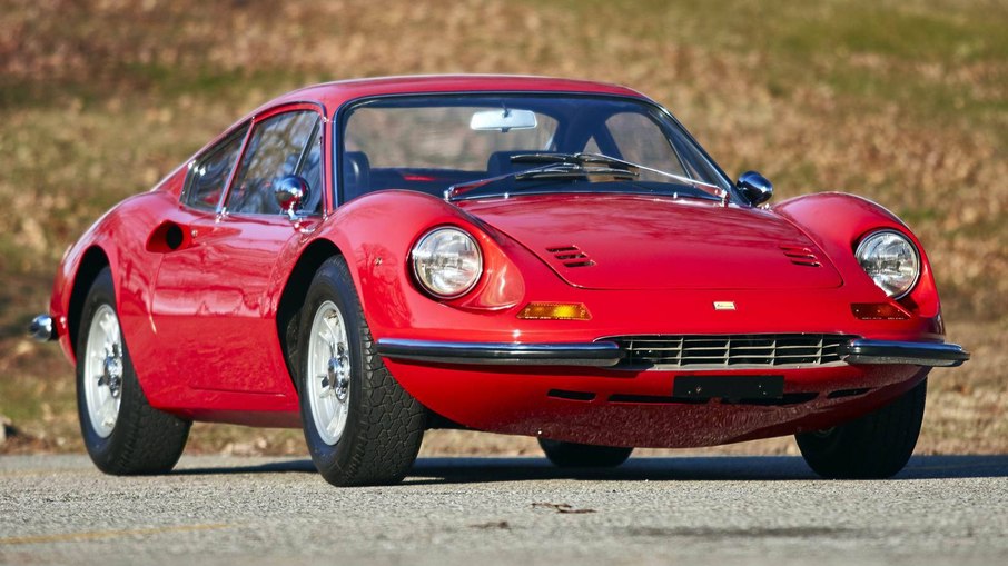 Ferrari Dino contava com motor V6 de 180 cv, o que contrariou os mais conservadores