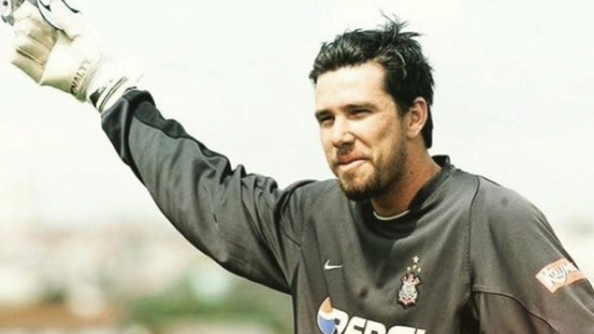 Ex-goleiro do Corinthians pode ser preso por golpes nos EUA